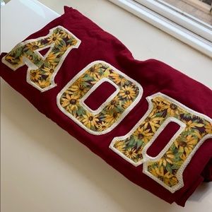 AOII Sun Flower V-Neck Shirt 🌻❤️